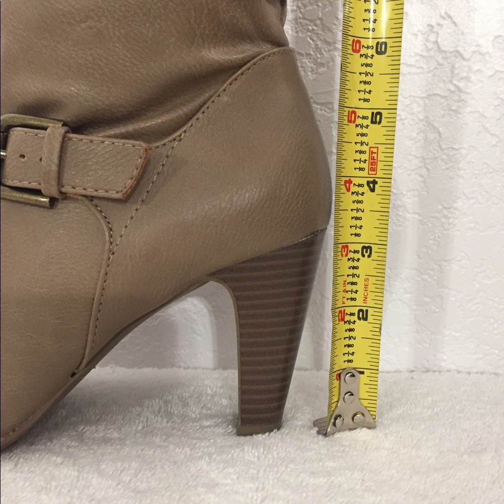 Style and Co light taup boots - Picture 6 of 8